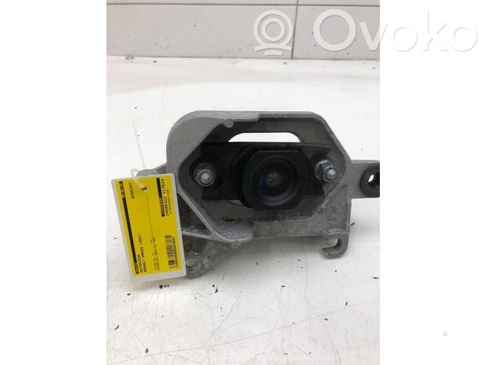 Engine mounting bracket   112229825R