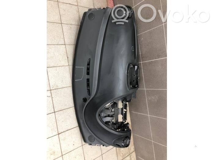 Dashboard   682005112R