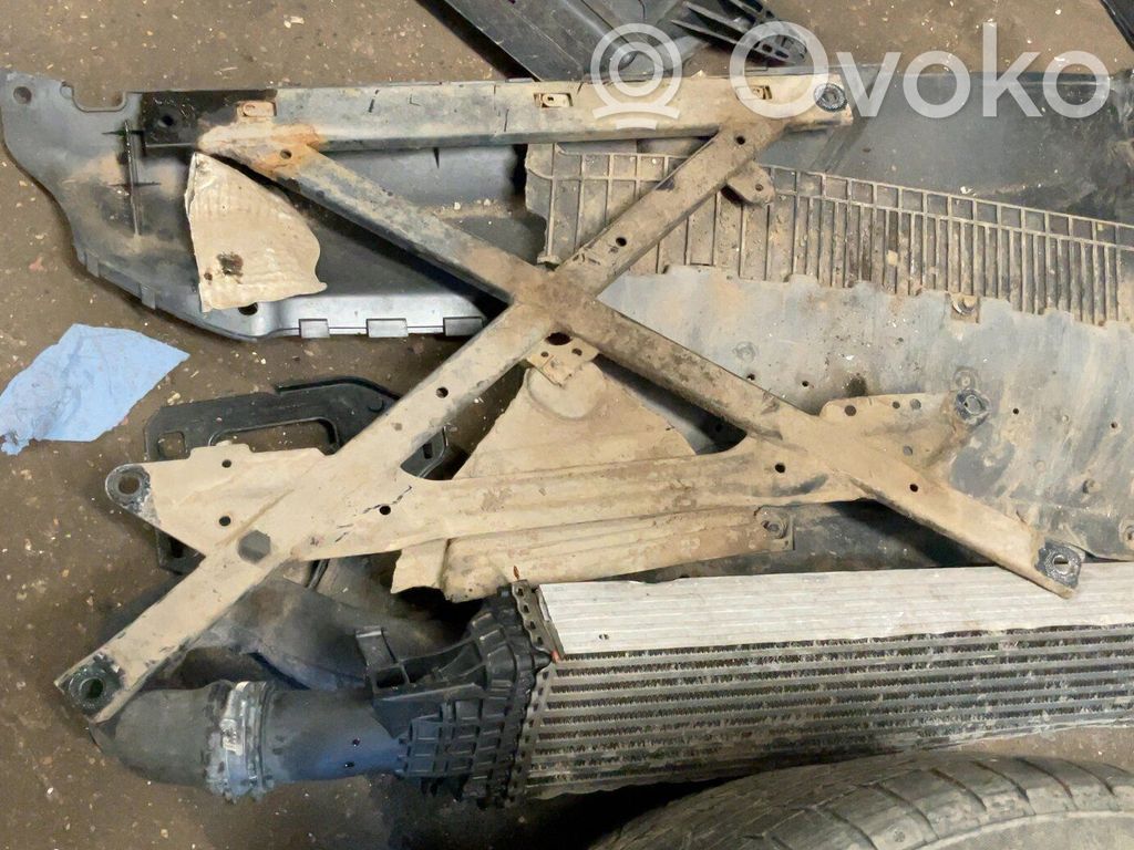 Audi A4 S4 B8 8K Etuapurunko 