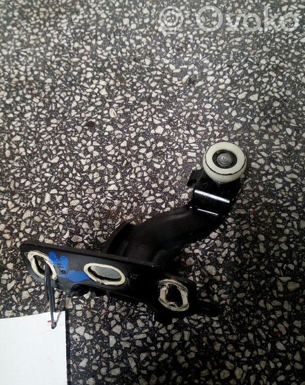 Ford B-MAX Sliding door middle roller runner 