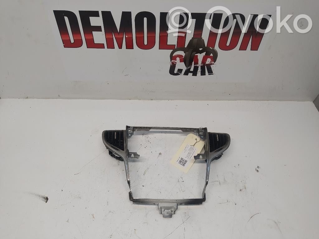 Lancia Ypsilon Dysze / Kratki środkowego nawiewu deski rozdzielczej 