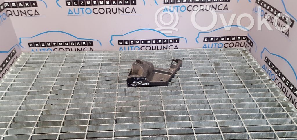 Rear bumper mounting bracket