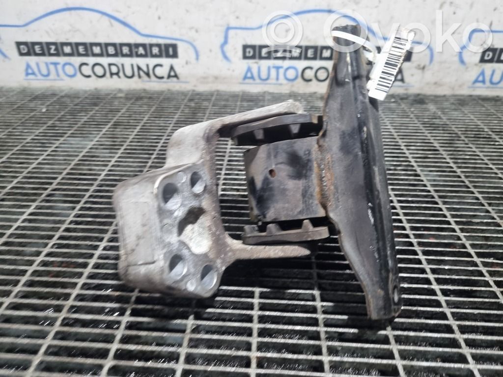 Citroen C-Crosser Engine mounting bracket 