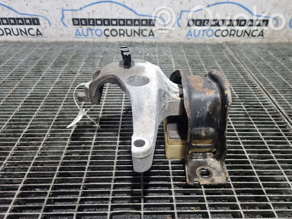 Dacia Duster Engine mounting bracket 