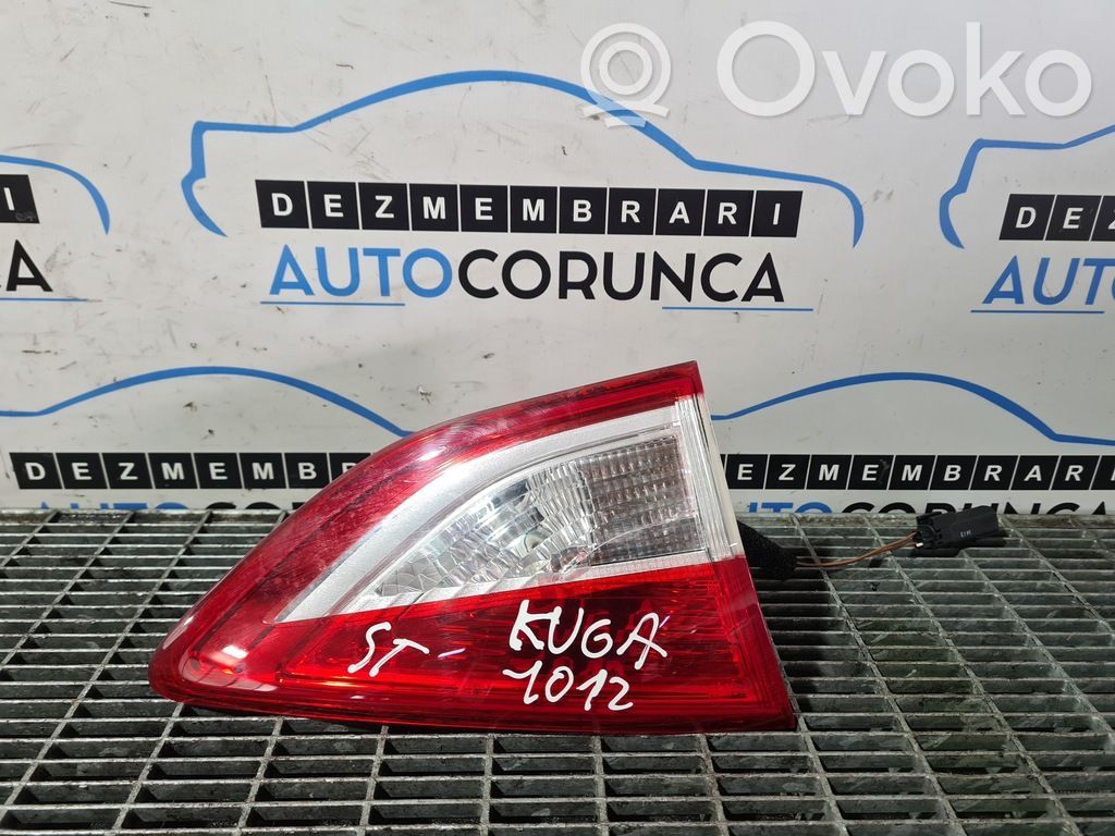 Ford Kuga II Aizmugurējais lukturis pārsegā 