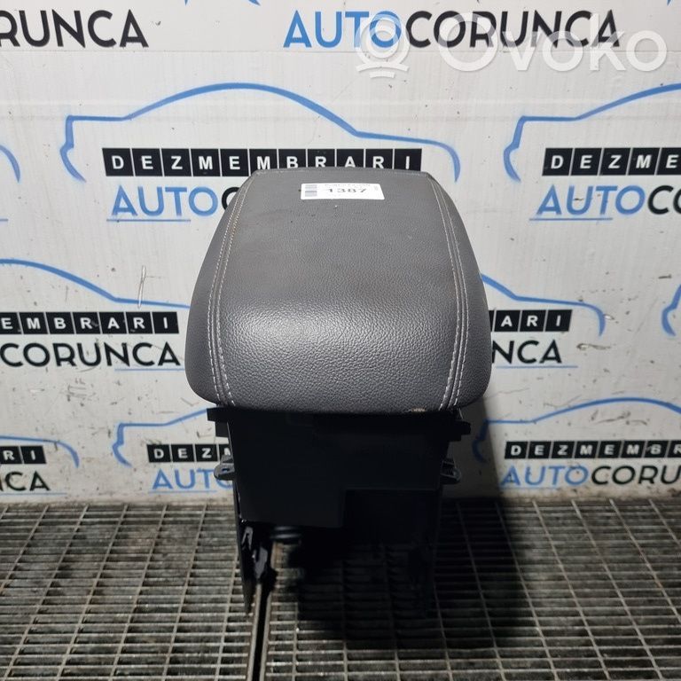Ford Kuga II Reposabrazos 