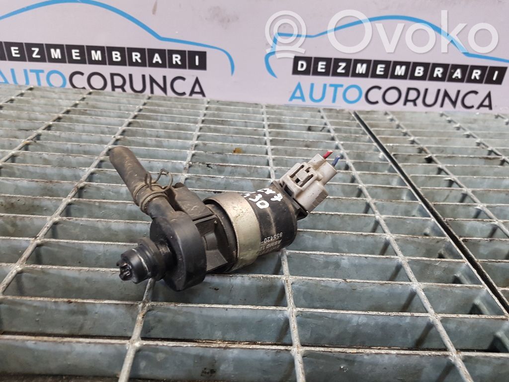 Mazda CX-7 Windscreen/windshield washer pump 