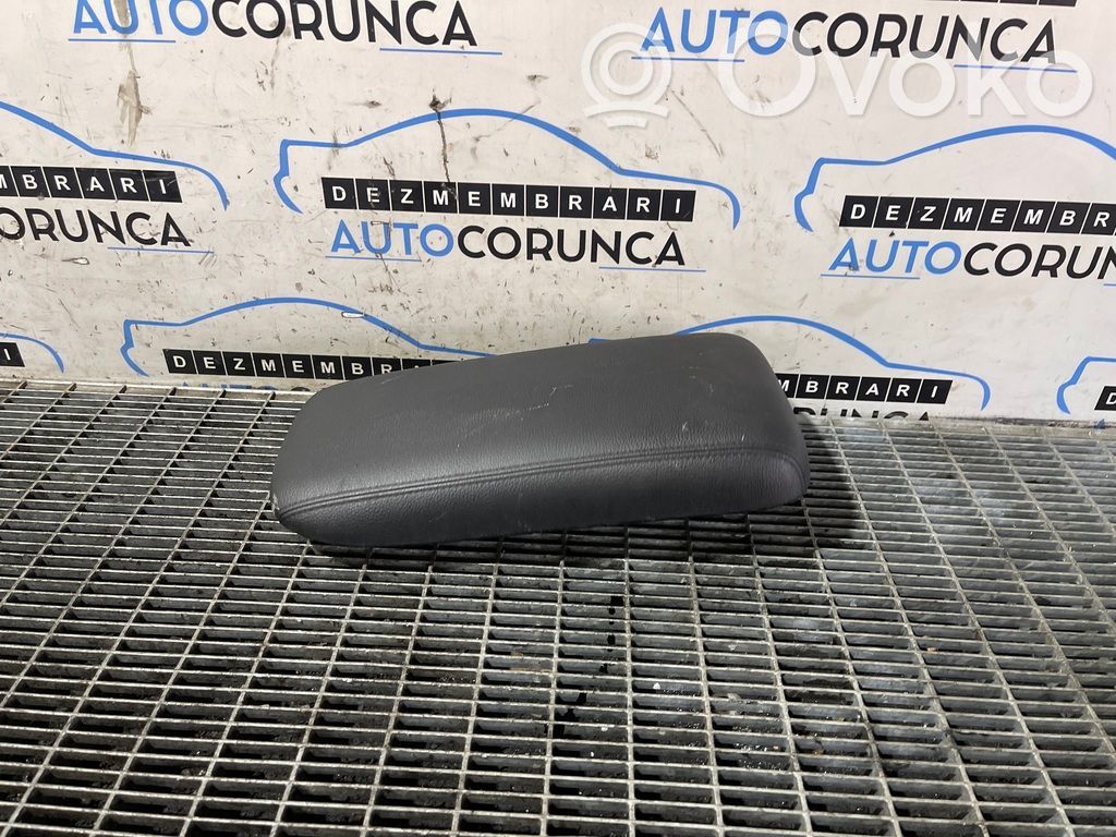Mitsubishi Outlander Reposabrazos 