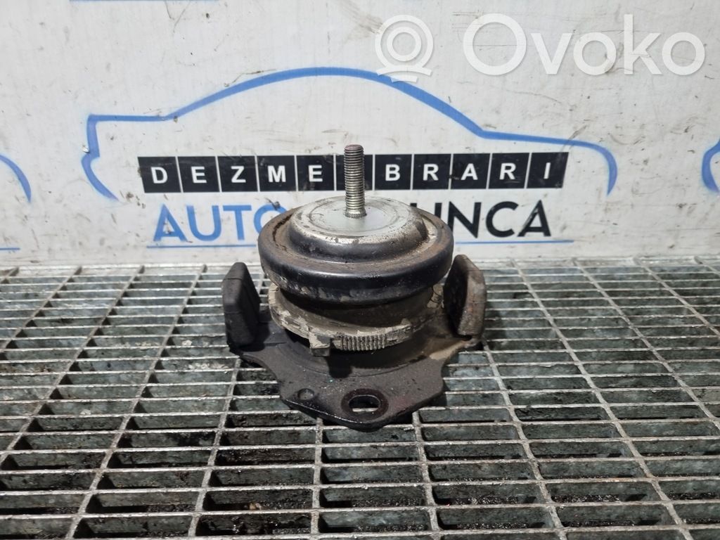 Engine mounting bracket