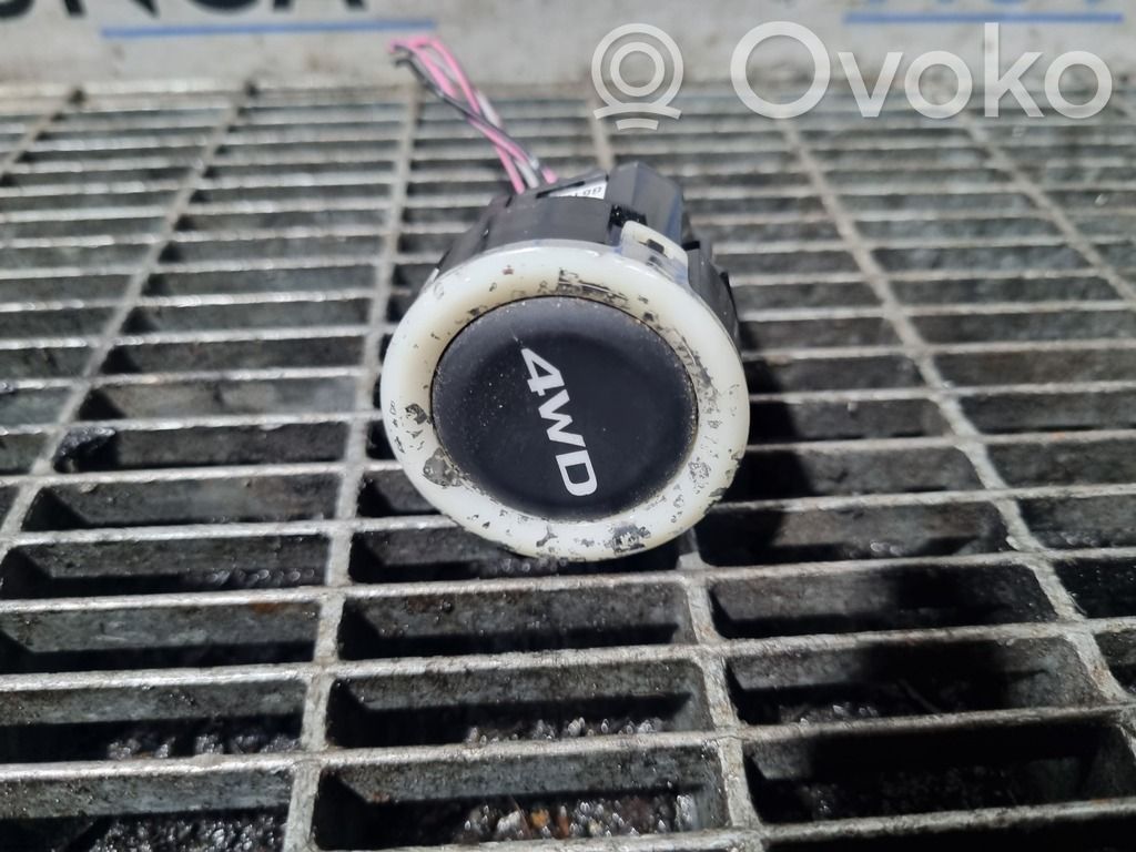 Mitsubishi Outlander Passenger airbag on/off switch 