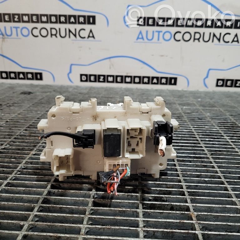 Nissan Navara D40 Juego de caja de fusibles 