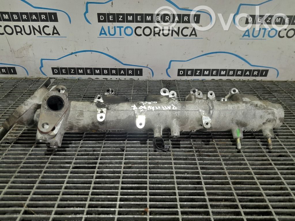 Nissan Pathfinder R51 Colector de admisión 
