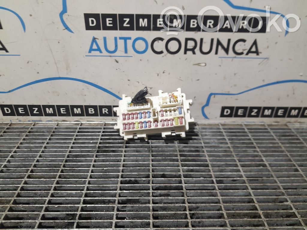 Nissan Navara D40 Juego de caja de fusibles 