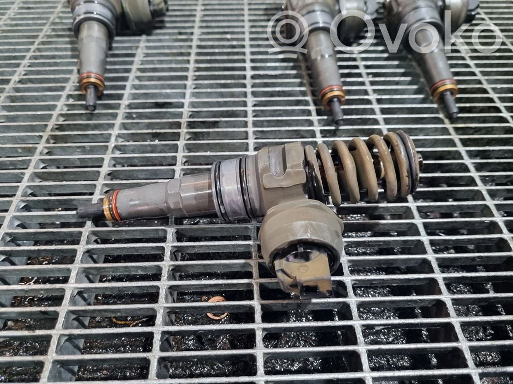 Volkswagen Golf V Inyector de combustible 