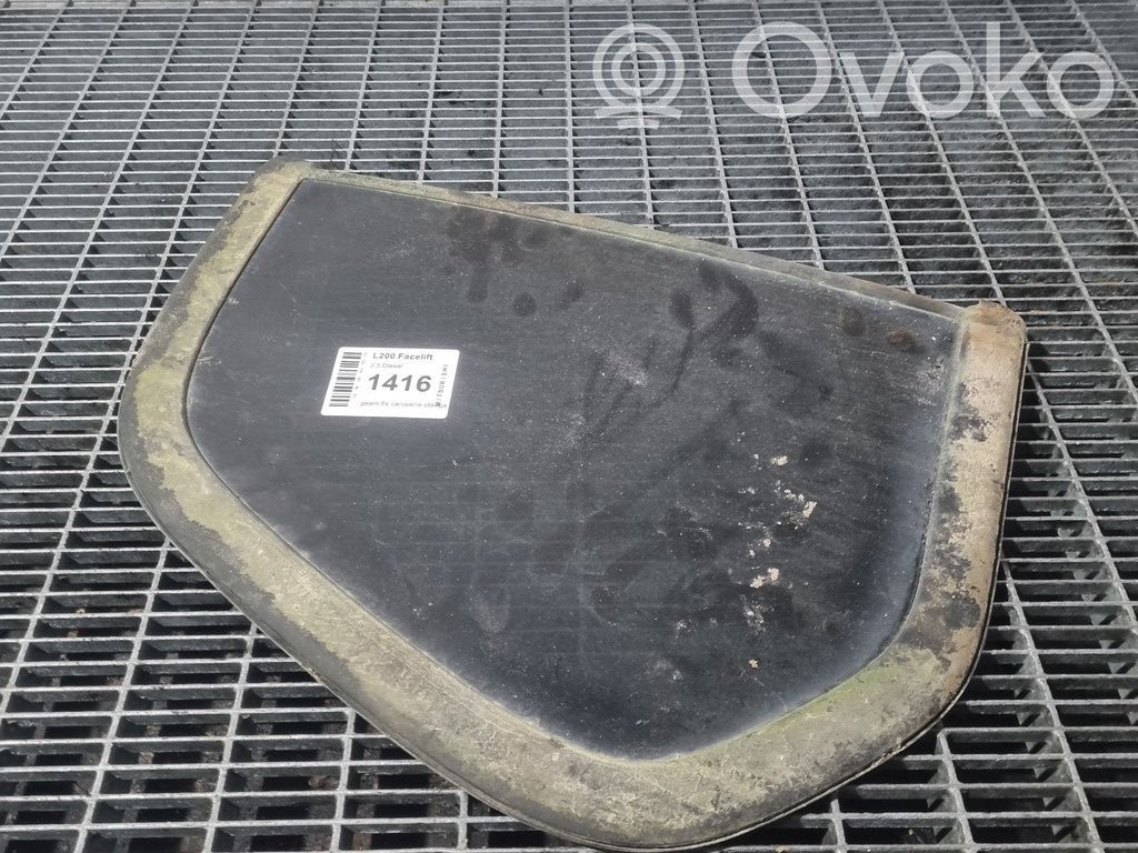 Mitsubishi L200 Side middle window/glass 