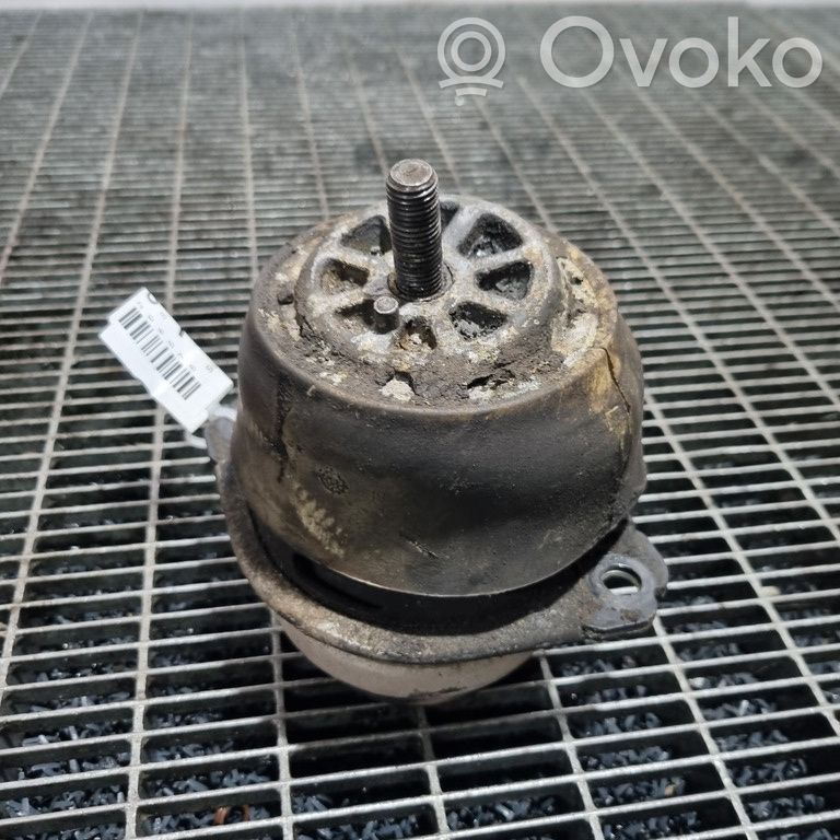 Engine mounting bracket   MOTORSTANGA