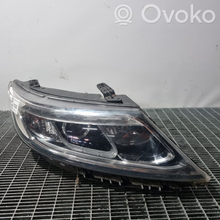 Scheinwerfer   921022P030