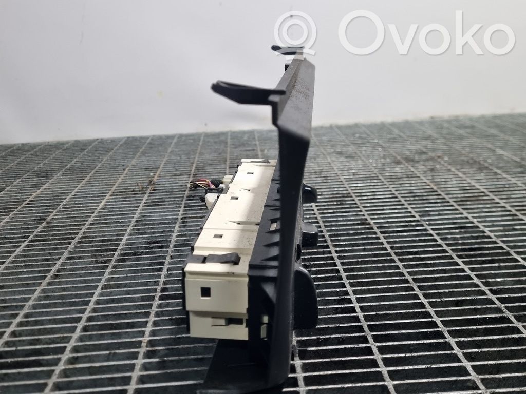 BMW X3 E83 Climate control unit 