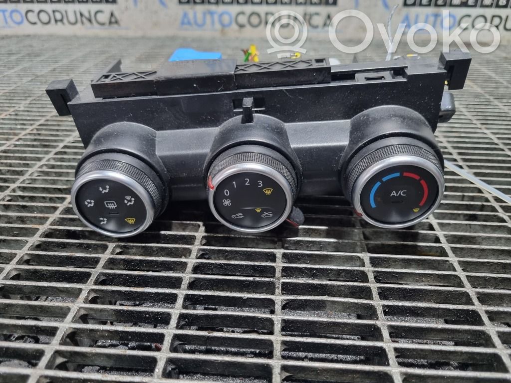 Dacia Duster II Climate control unit 