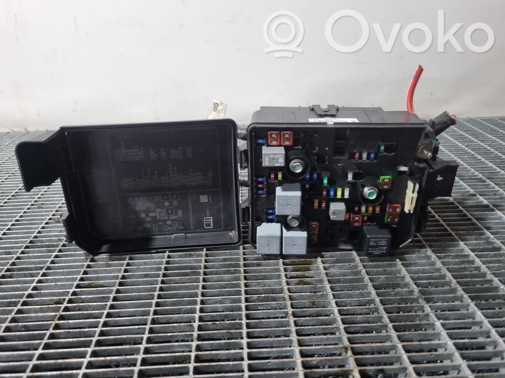 Opel Mokka Juego de caja de fusibles 