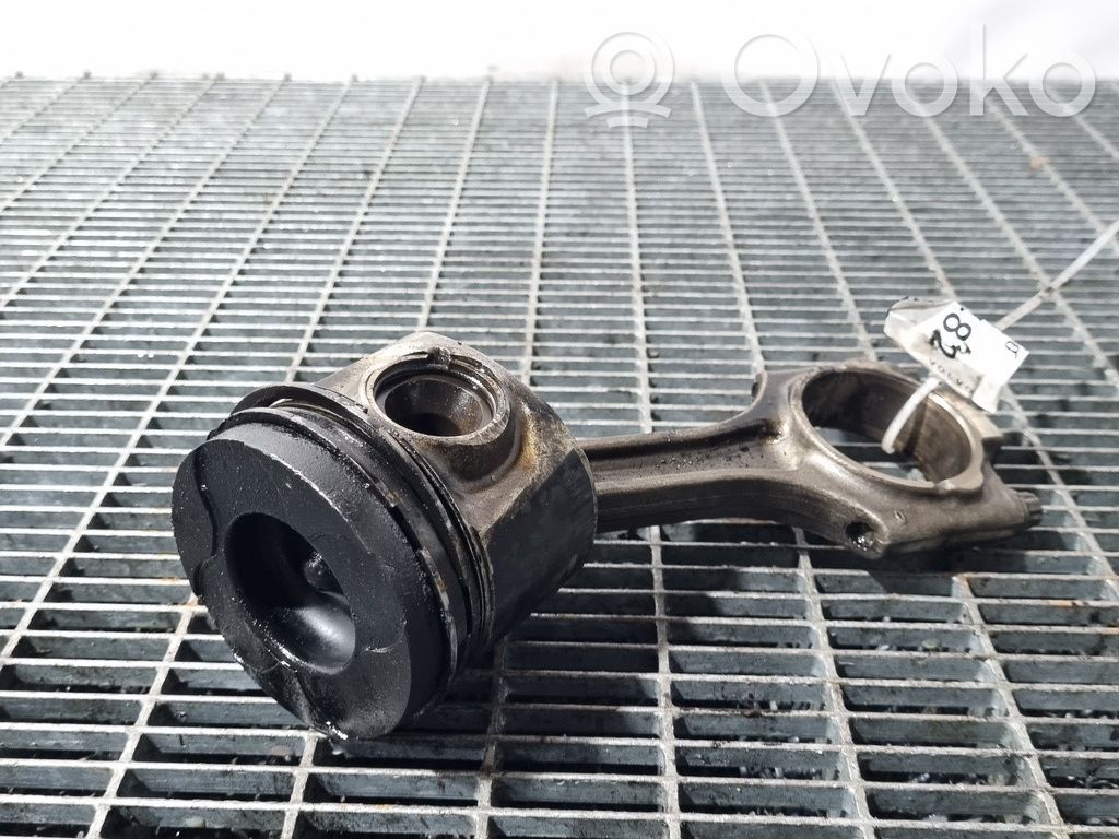 Piston avec bielle