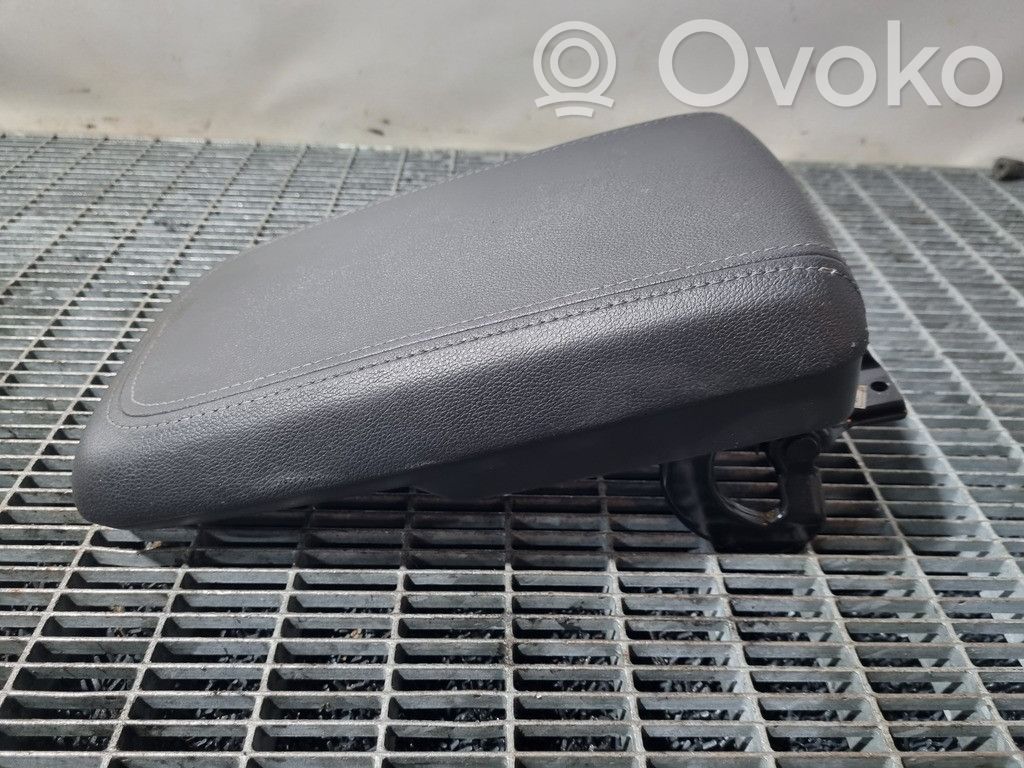 Chevrolet Captiva Подлокотник