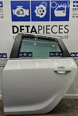 Opel Astra J Puerta trasera 