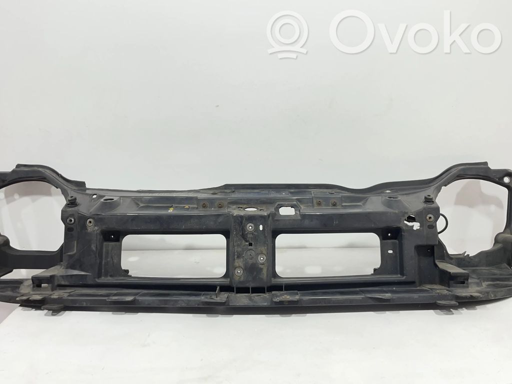 Vauxhall Vivaro A Pas przedni 