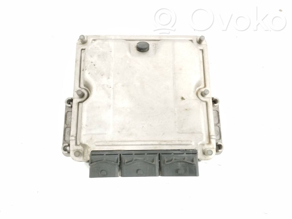 Unidad de control/módulo del motor   8200110105,0281010320
