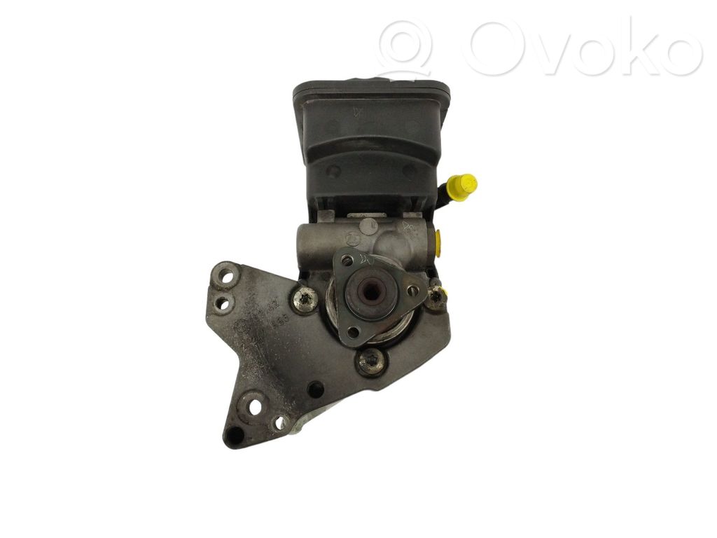Ohjaustehostimen pumppu   32411095749
