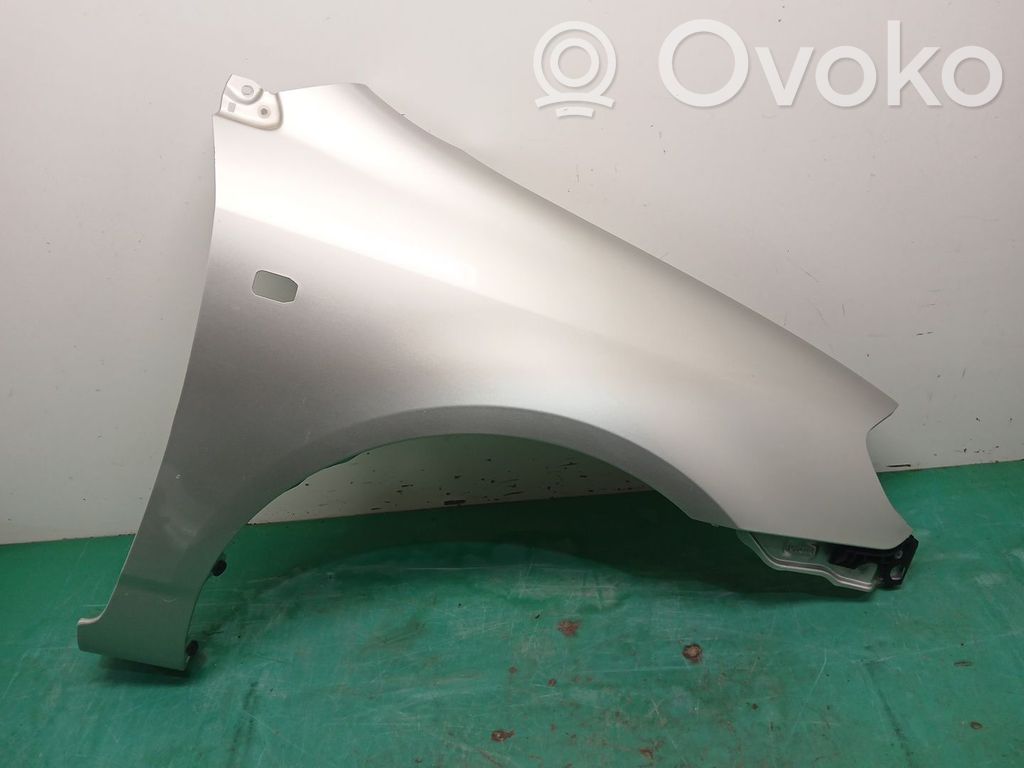 Toyota Corolla Verso E121 Крыло 
