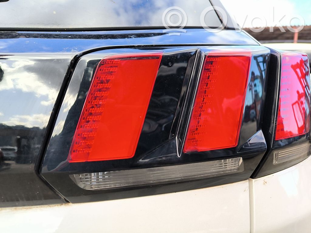 Peugeot 3008 II Lampă spate în capacul portbagajului 
