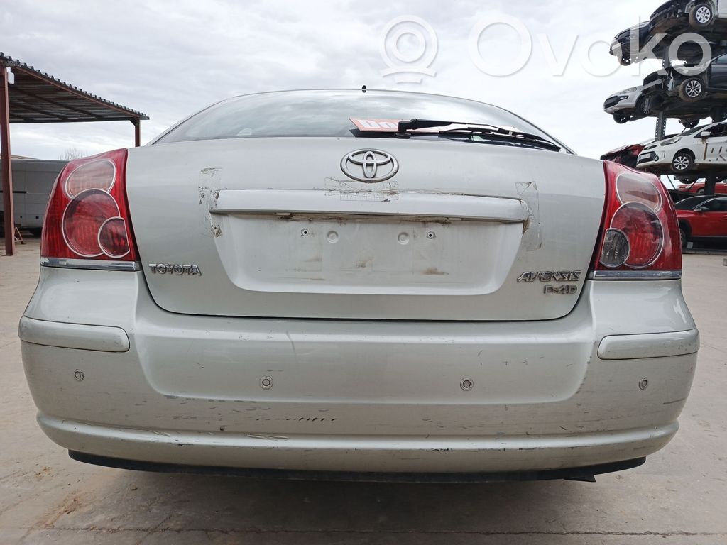 Toyota Avensis T250 Parachoques 