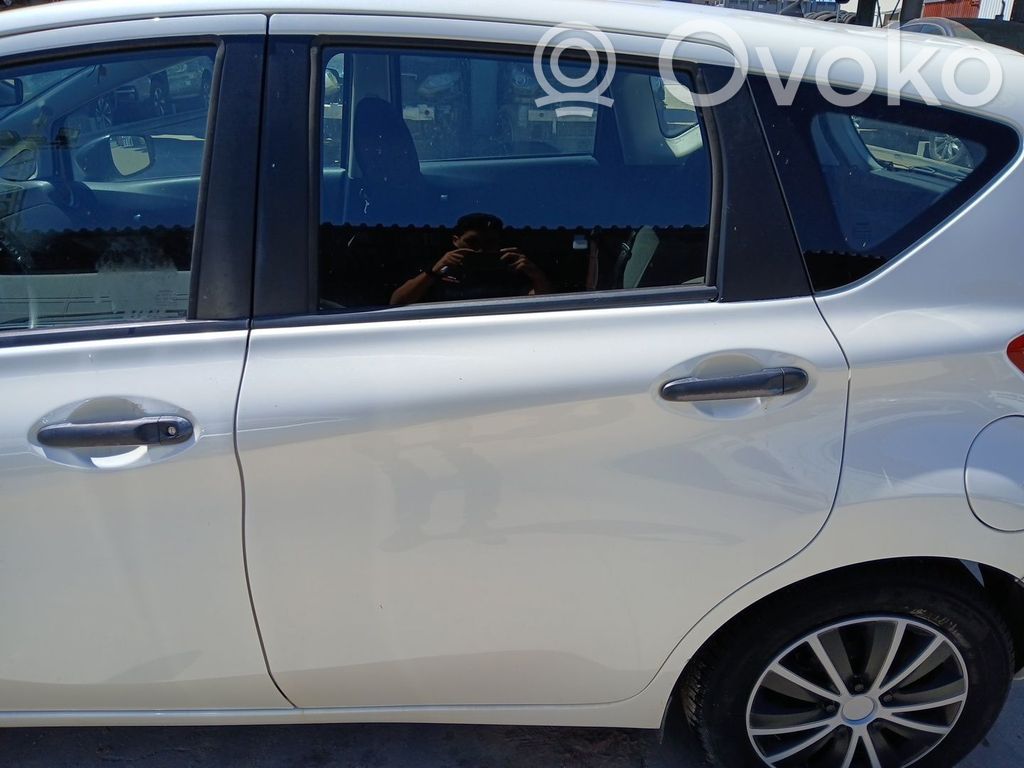 Nissan Note (E12) Galinės durys 