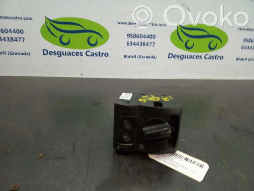 Light switch   53122836