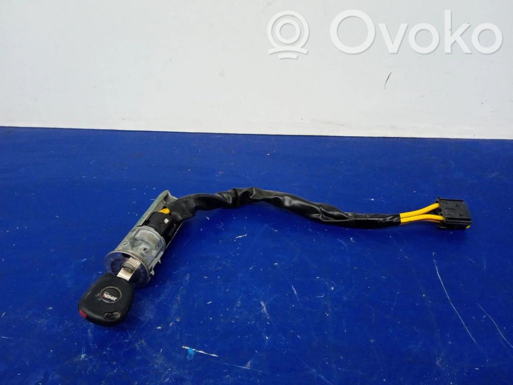 Renault Twingo I Užvedimo spynelė 
