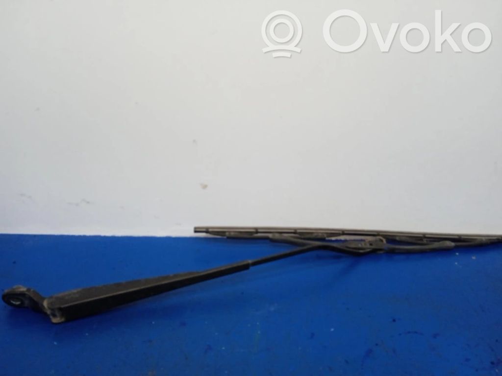 Renault Megane II Front wiper blade arm 