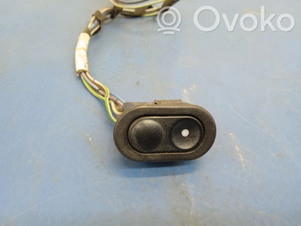 Opel Corsa B Interruptor del elevalunas eléctrico 