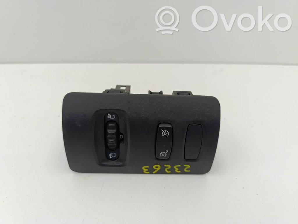 Light switch   8200475624