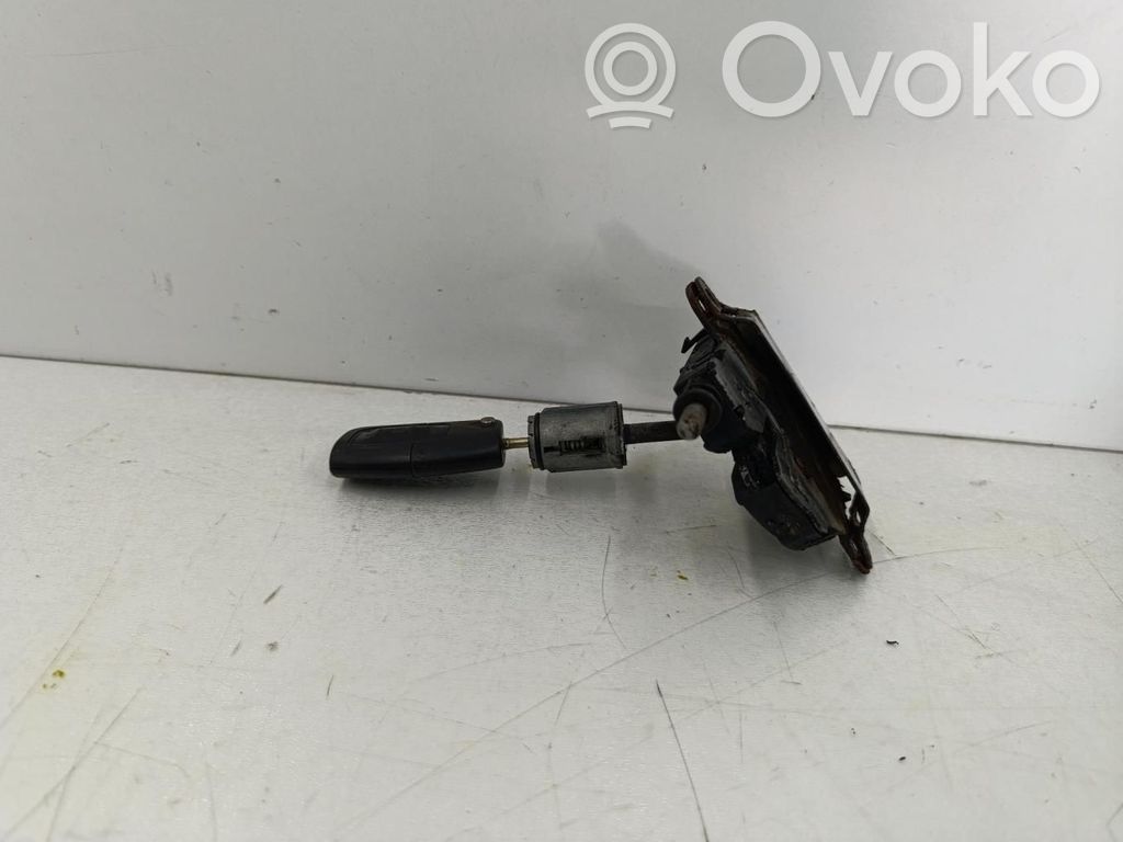 Ford Focus Tie down hook / loop 