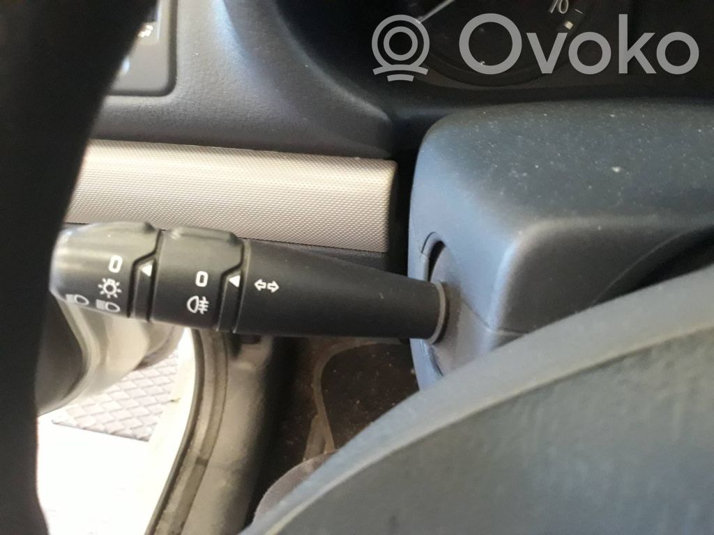 Renault Clio II Interrupteur d'éclairage de la cabine dans le panneau 
