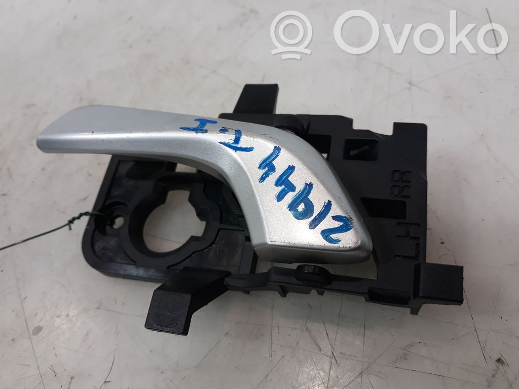 KIA Stonic Manecilla interna puerta trasera 