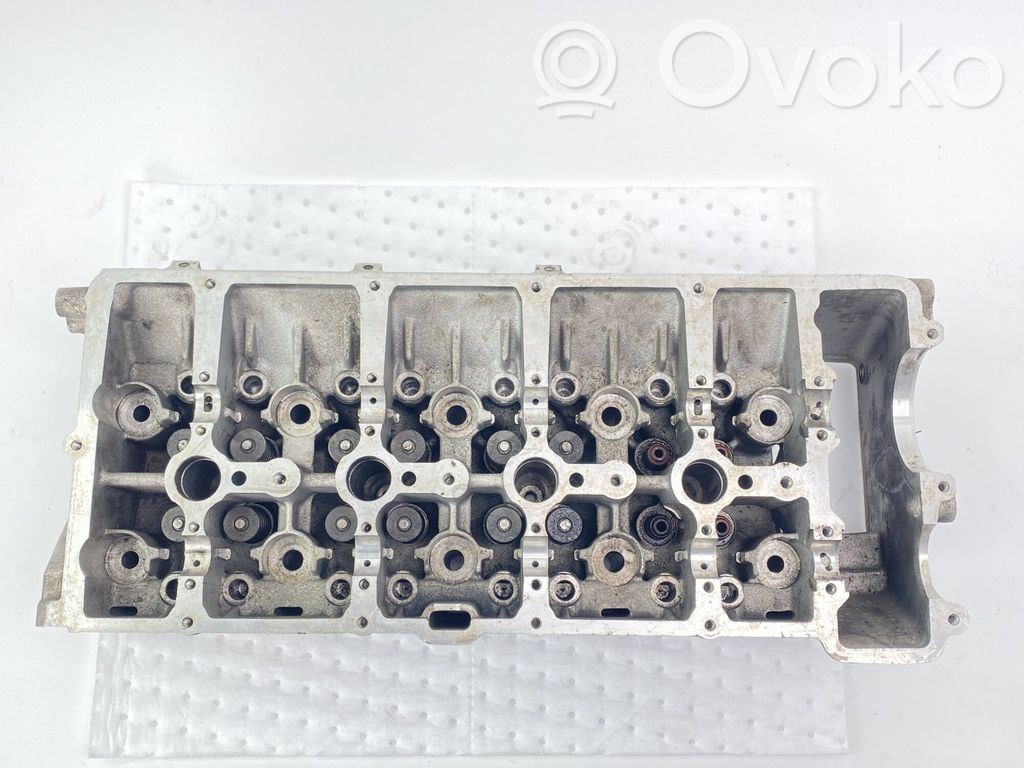 BMW 7 E38 Engine head 