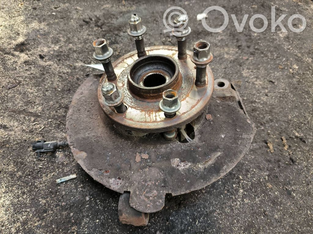 Front wheel hub spindle knuckle