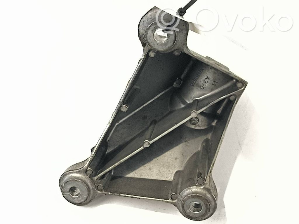 Engine mounting bracket   X01916A
