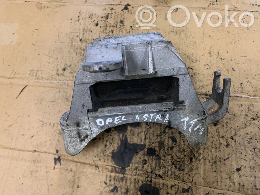 Opel Astra J Engine mount bracket 