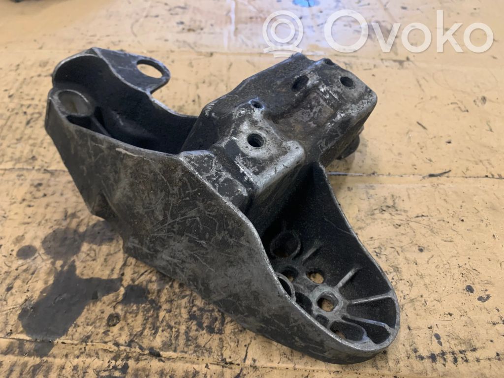 Volkswagen PASSAT B5 Engine mounting bracket 