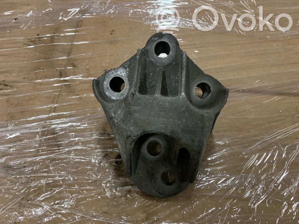 Opel Vectra B Engine mounting bracket 