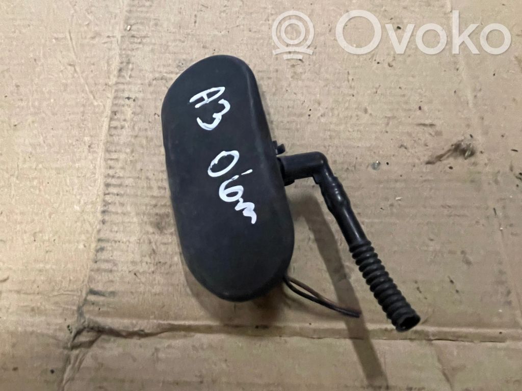 Audi A3 S3 8P Dysza spryskiwacza szyby przedniej / czołowej 