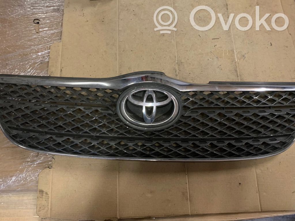 Toyota Corolla E120 E130 Etupuskurin ylempi jäähdytinsäleikkö 